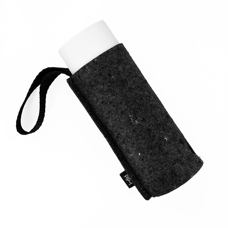 Made blue fles met viltenhoes - Chalkboard Black